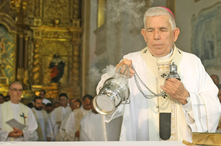 Missa dos Santos Óleos abre celebração da Páscoa