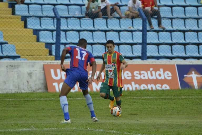 Com 3 gols, Sampaio vence o Americano