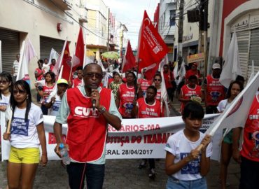 Manifestantes ameaçam lojistas na Rua Grande