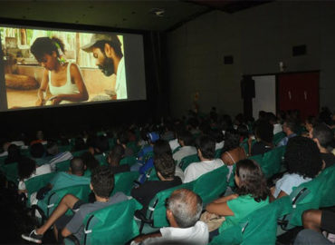 Evento no Cine Praia Grande discute questão do HIV na atualidade