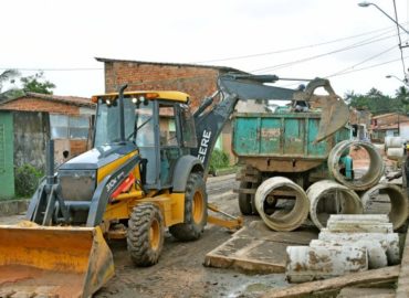 Obra de drenagem profunda é realizada no bairro Coroado