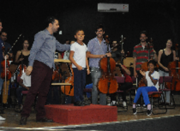 Orquestra da Paraíba faz concerto para alunos de escolas públicas na UFMA