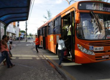 Mulher é baleada durante assalto a ônibus em São Luís