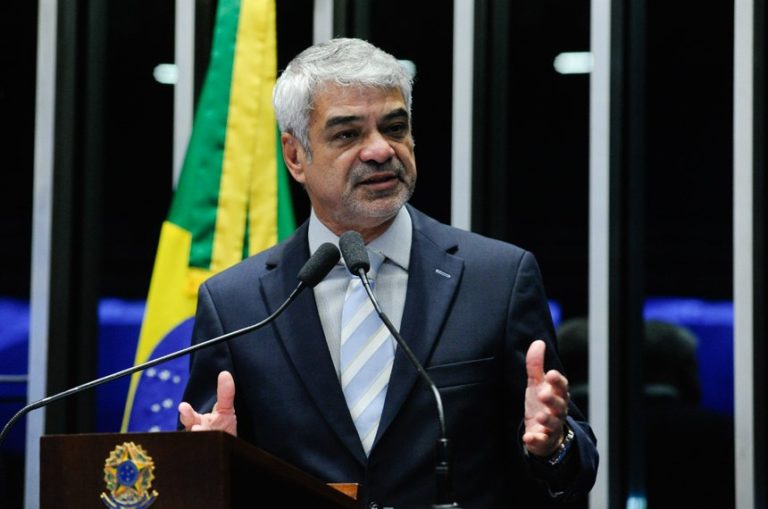 Recuo na reforma previdenciária é ‘atestado de óbito’ do governo, diz Humberto Costa