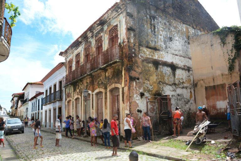 Moradores da Rua da Estrela ocupam prédio abandonado