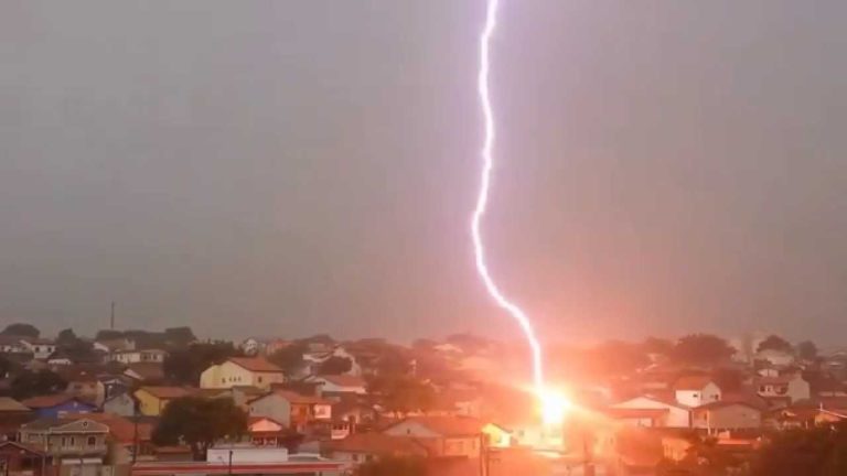 Raio atinge casa e mata homem que assistia televisão em Presidente Juscelino