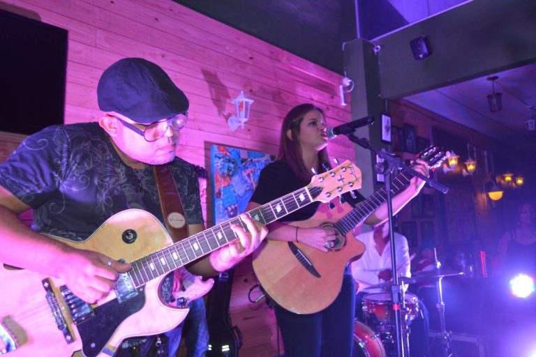Cantores se reúnem em tributo a Pixixita