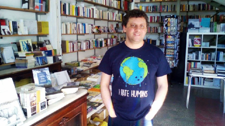 Professor da UFMA lança livro de contos em Portugal