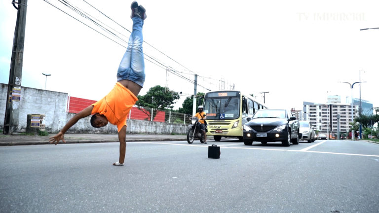 OS B-BOYS DO SEMÁFORO
