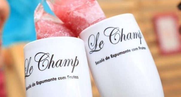 Sacolé de espumante servido na taça é sucesso em eventos