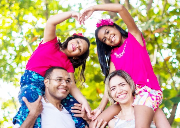 Famílias relatam a beleza da adoção