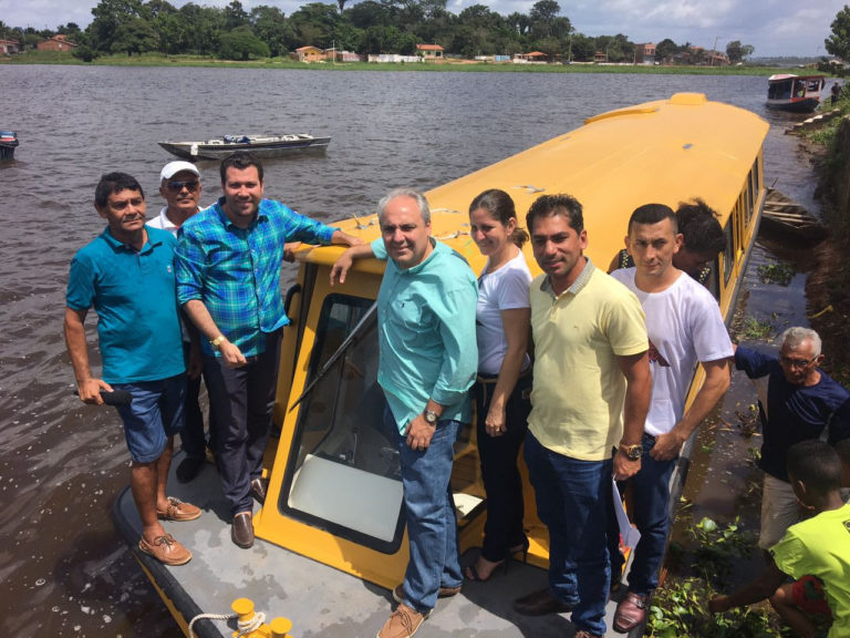 28 comunidades da Baixada Maranhense recebem lancha escolar