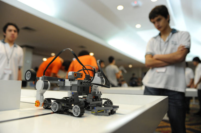 Maranhenses são finalistas em torneio de robótica