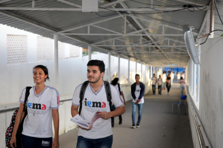 Uniforme inteligente do Iema inova com comunicação entre pais, alunos e escola
