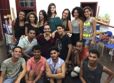 Estudantes de teatro apresentam clássico