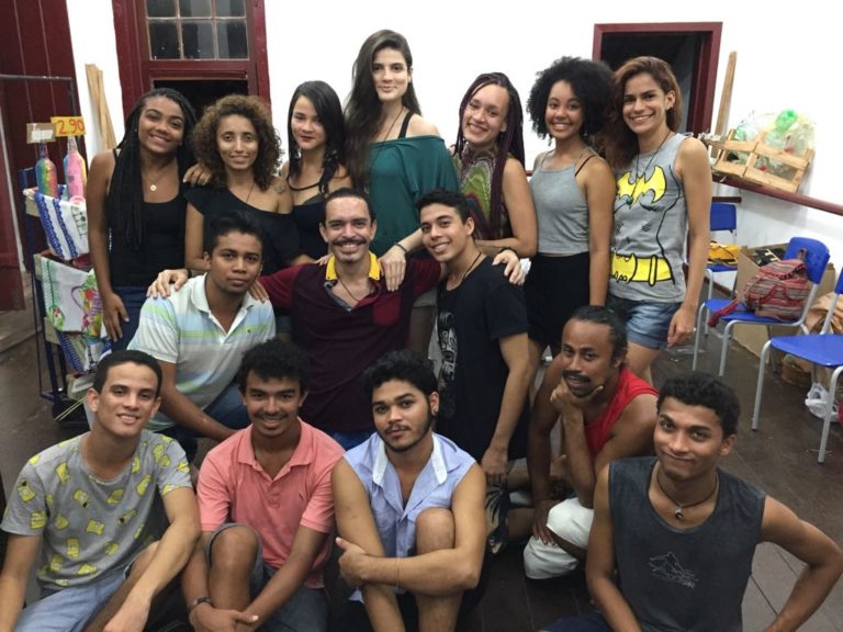 Estudantes de teatro apresentam clássico