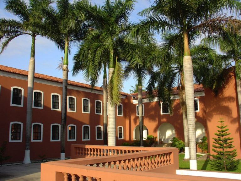 Nauro Machado é homenageado em evento que marca seus 90 anos, no Convento das Mercês