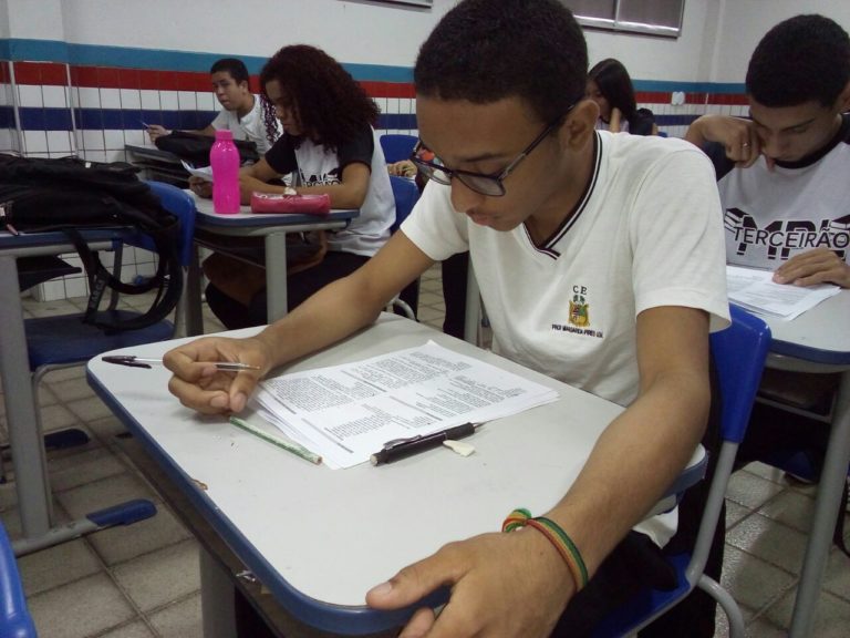 Mais de 80 mil estudantes participam de Simuladão