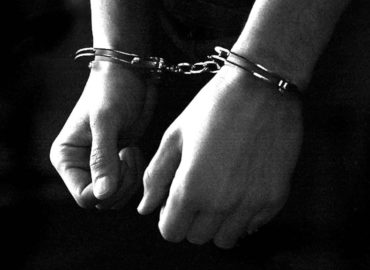 Advogado é preso suspeito de manter relações sexuais com uma adolescente de 13 anos