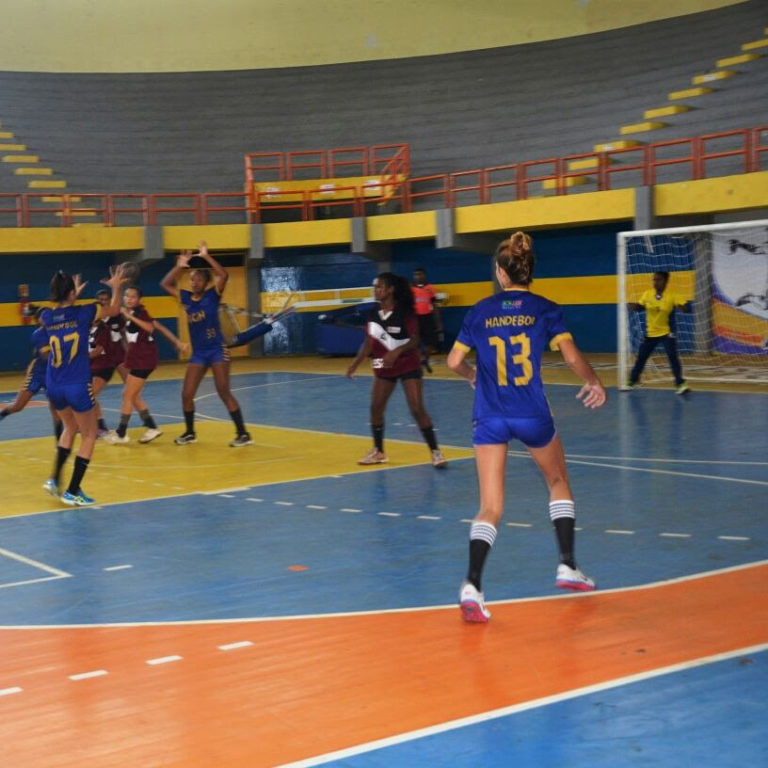 Handebol e futebol estreiam com força total nos JELs 2017