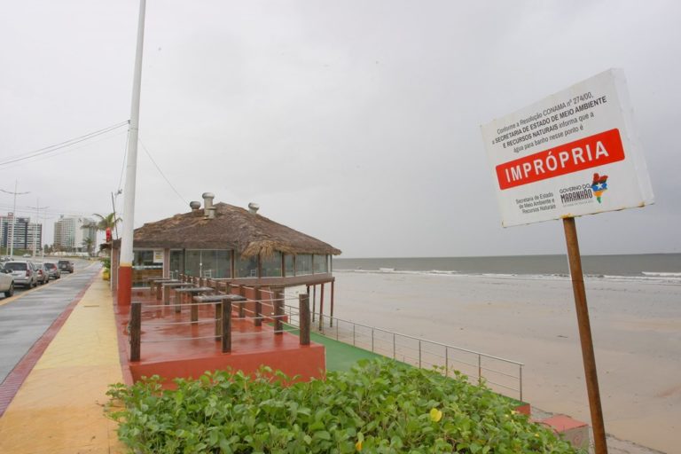 Principais praias de São Luís estão impróprias para banho, segundo laudo