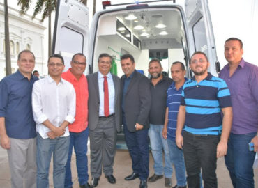 Seis ambulâncias entregues em municípios maranhenses