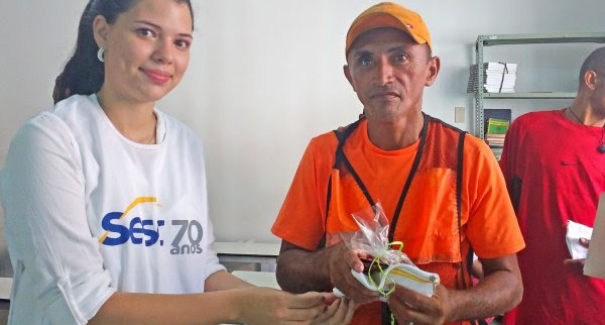 Pessoas em situação de rua recebem cuidados
