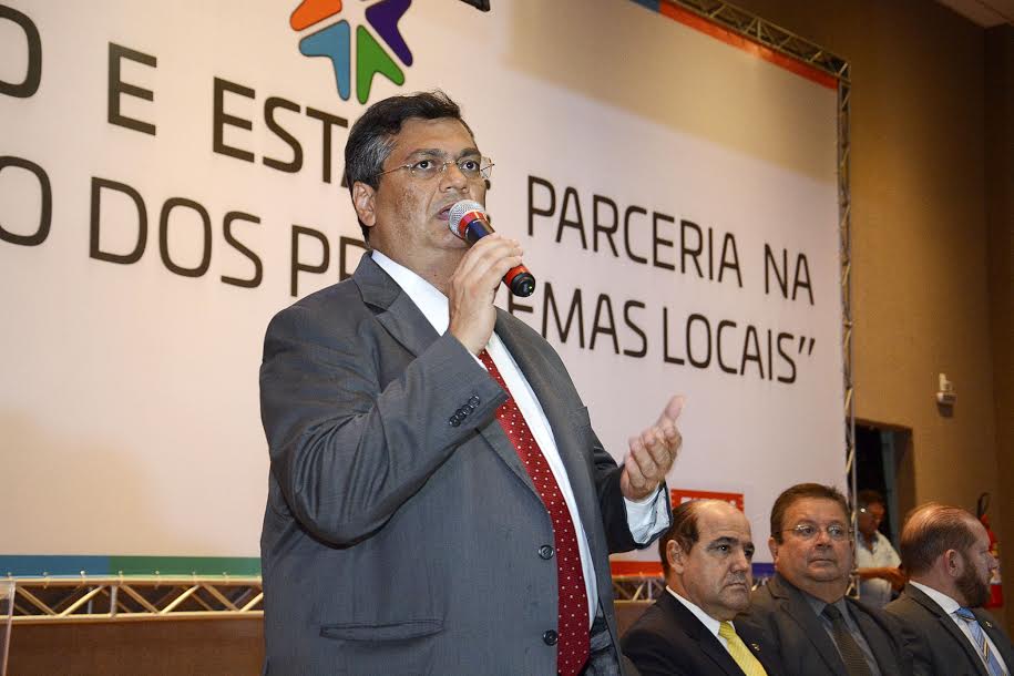 De acordo com Flávio Dino, com a decisão, o governo estadual abre mão de R$ 40 milhões mensais