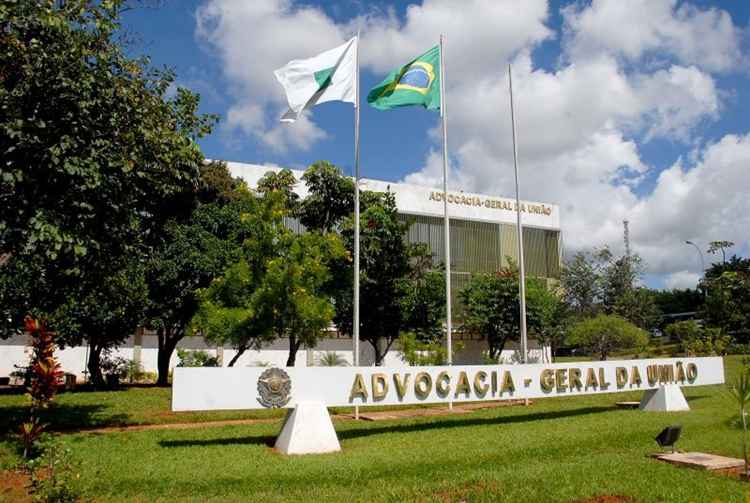 AGU deve lançar concurso com 100 vagas de imediato
