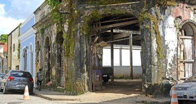 Prédios históricos viram estacionamento no Centro da capital