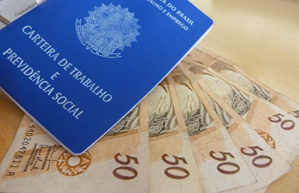 A maior parte dos gastos extras virá da Previdência Social, cujo déficit subirá em R$ 8,6 bilhões no próximo ano apenas por causa do reajuste do salário mínimo.