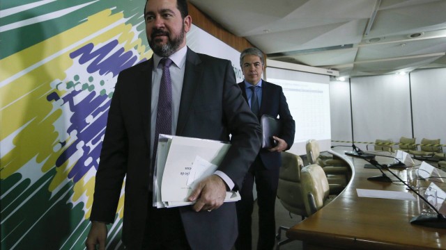 Governo vai propor licença não remunerada para servidores federais