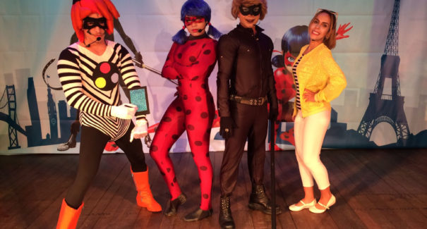 Aventuras de Ladybug e Patrulha Canina no palco do Teatro da Cidade, em São Luís