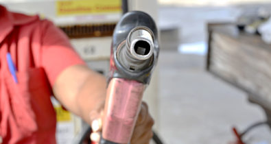 Preço da gasolina cai em postos de combustíveis da capital