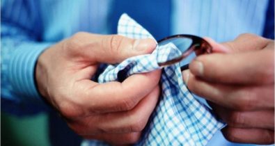 Conheça mitos e verdades sobre limpeza correta dos óculos