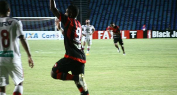 Moto vence Fortaleza e volta a respirar na Série C