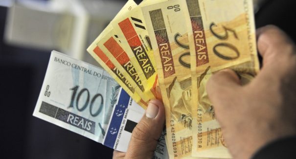 Decreto antecipa abono anual de 2017 para aposentados e pensionistas