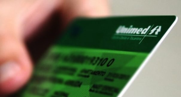 Plano de saúde é condenado a custear cirurgia e pagar danos morais