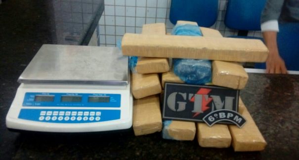Mulher é presa tentando embarcar com mais de três quilos de maconha