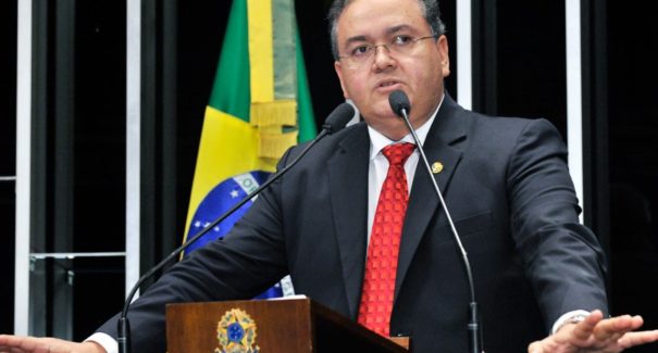 “O juiz do meu trabalho é o povo”, diz senador