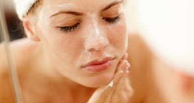 Rotina de beleza: 4 passos para manter a pele do rosto bonita e cuidada