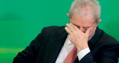 Ex-presidente Lula é condenado a nove anos de prisão