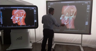 Cursos de medicina trocam cadáveres por simulador 3D