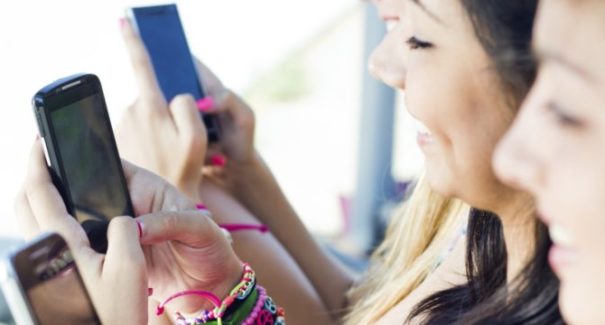 Dia do Amigo: confira a playlist da amizade