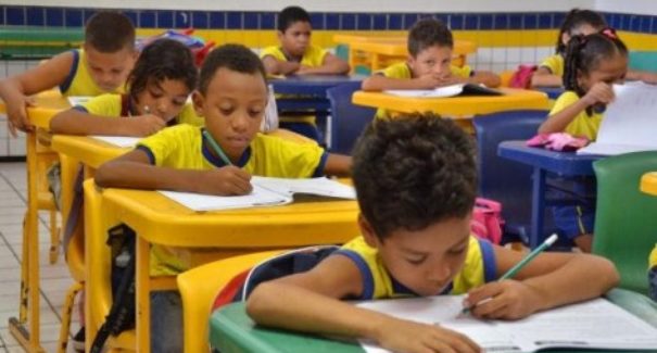 Pediatra alerta para cuidados com as crianças na volta às aulas