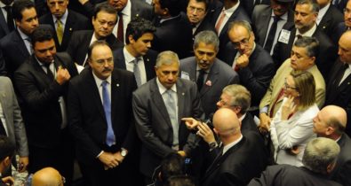 Deputados decidem pelo arquivamento de denúncia contra Michel Temer