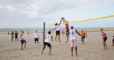 Praia de São Marcos recebe torneios e esportes radicais