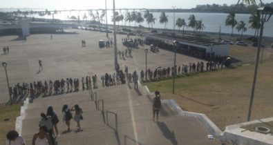 Filas quilométricas para ver eclipse na Maria Aragão