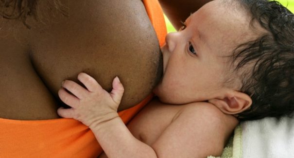 Mães com doenças infecciosas podem manter amamentação