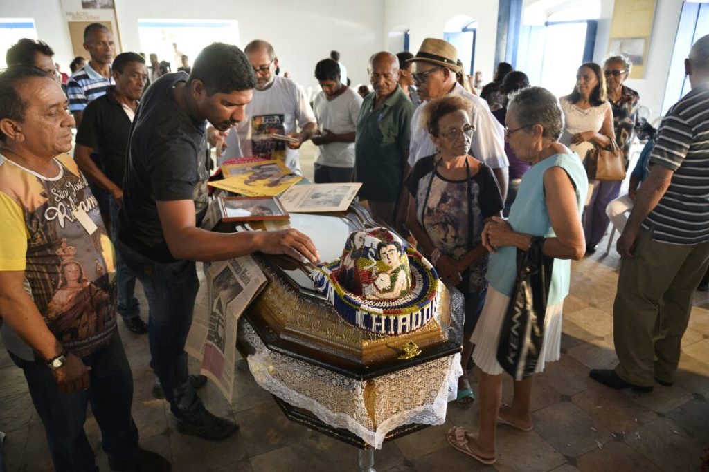 O cantador faleceu devido a uma parada cardiorrespiratória.